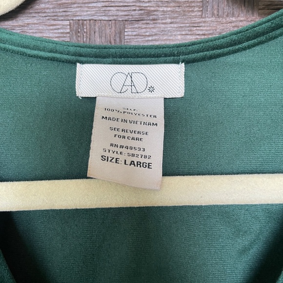 Emerald Velvet Wrap Top with Embroidered Rose – Size Large - Picture 4 of 7